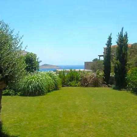 Sleeps 6 Pool Wifi Willa